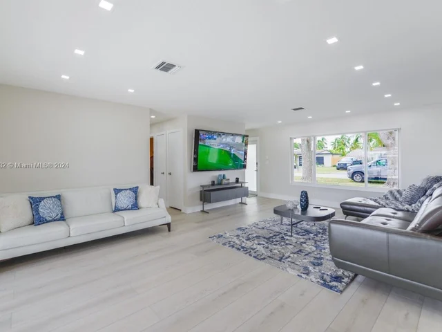 1380 SW 56th Ave, Plantation FL 33317