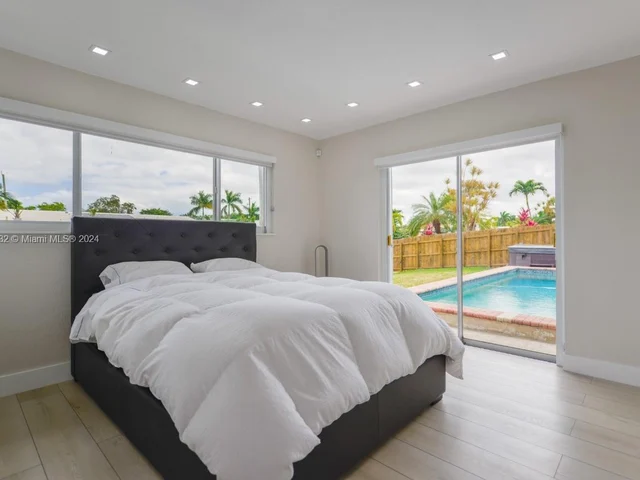 1380 SW 56th Ave, Plantation FL 33317