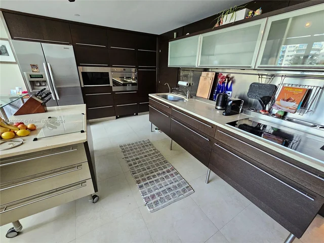 6000 Collins Ave # 528, Miami Beach FL 33140