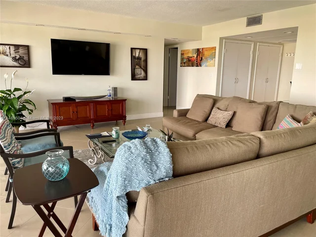 1800 NE 114th St # 1201, Miami FL 33181