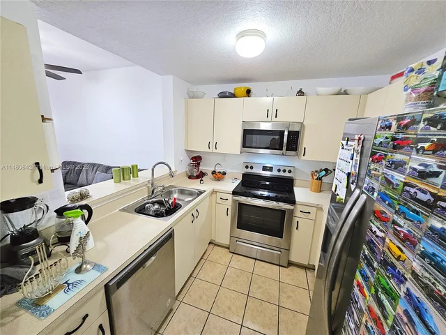2941 Riverside Dr # 207, Coral Springs FL 33065