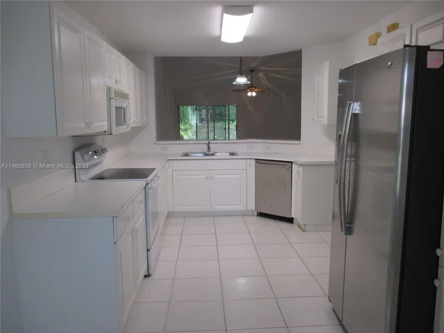 4112 Pine Ridge Ln, Weston FL 33331