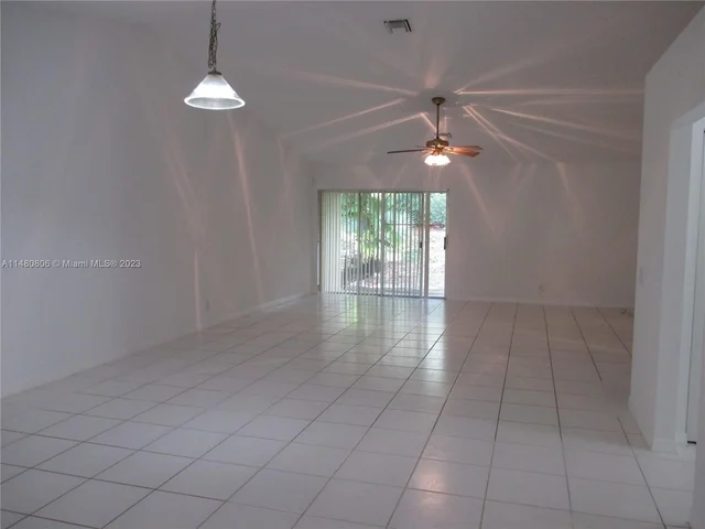 4112 Pine Ridge Ln, Weston FL 33331