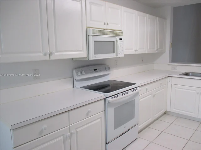 4112 Pine Ridge Ln, Weston FL 33331