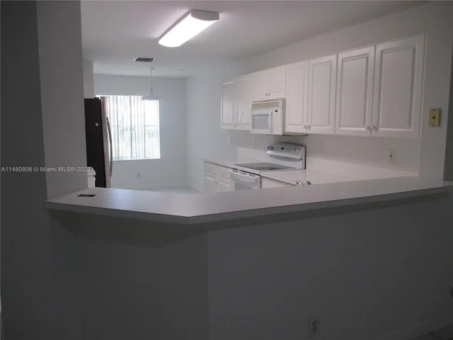 4112 Pine Ridge Ln, Weston FL 33331