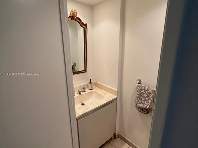 520 Brickell Key Dr # A1115, Miami FL 33131