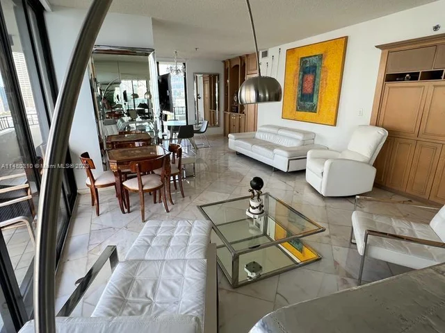 520 Brickell Key Dr # A1115, Miami FL 33131