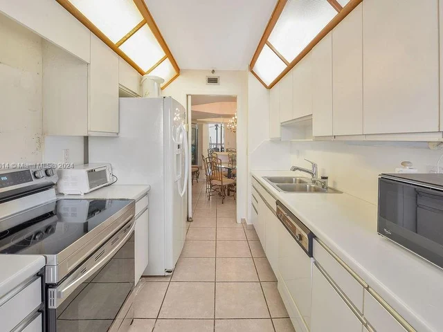 19355 Turnberry Way # 6F, Aventura FL 33180