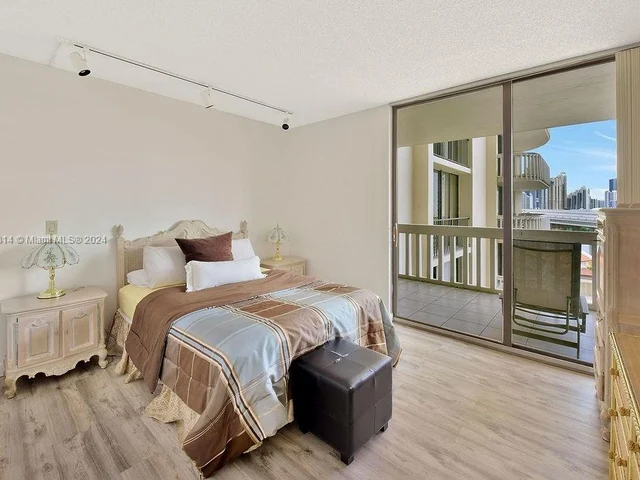 19355 Turnberry Way # 6F, Aventura FL 33180