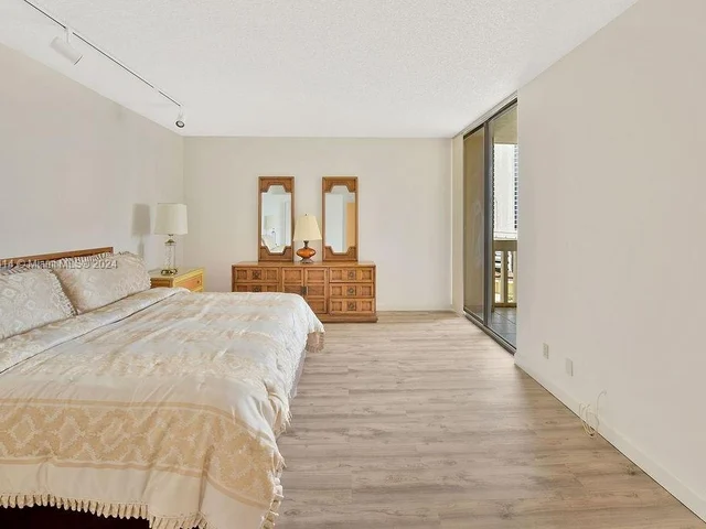 19355 Turnberry Way # 6F, Aventura FL 33180