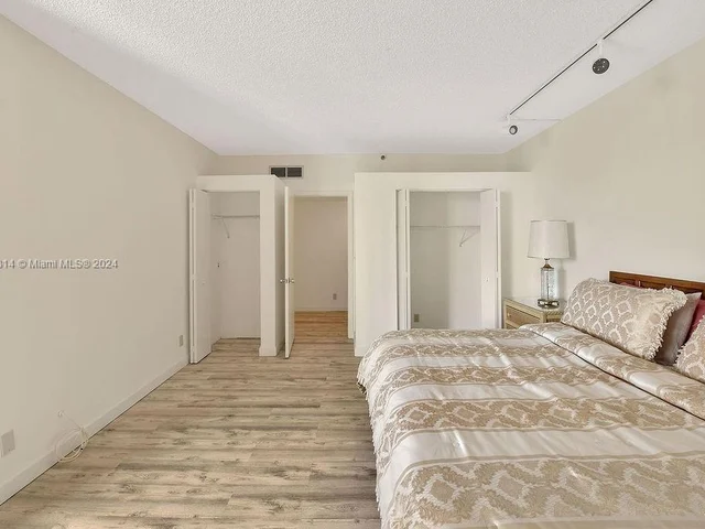 19355 Turnberry Way # 6F, Aventura FL 33180