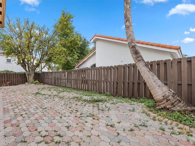 11300 NW 58th Ter, Doral FL 33178