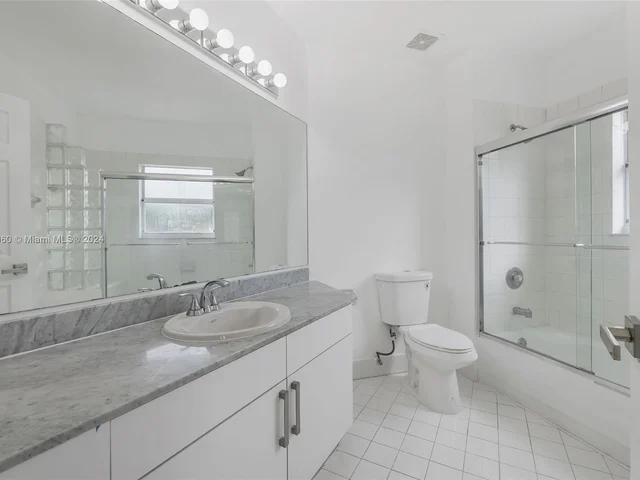 11300 NW 58th Ter, Doral FL 33178