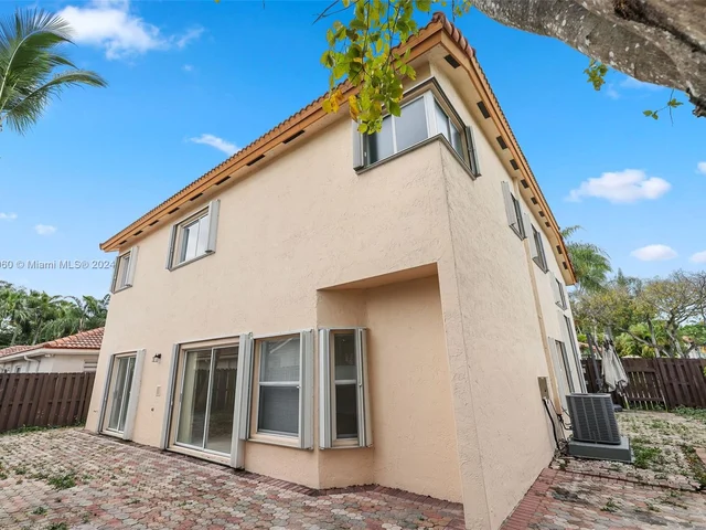 11300 NW 58th Ter, Doral FL 33178