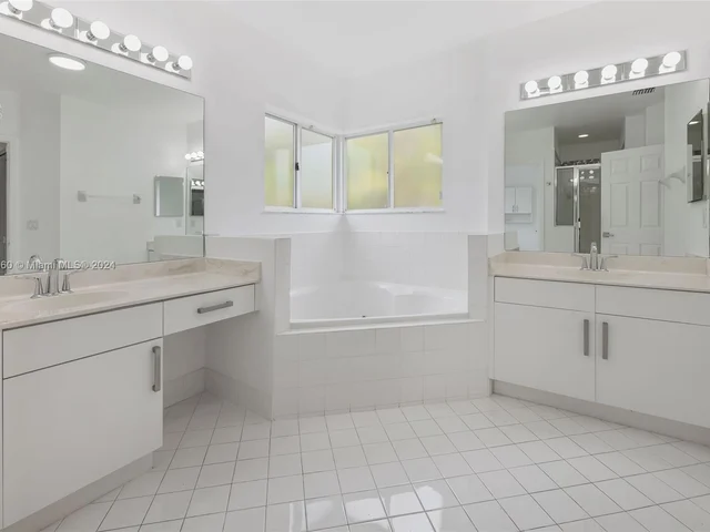 11300 NW 58th Ter, Doral FL 33178