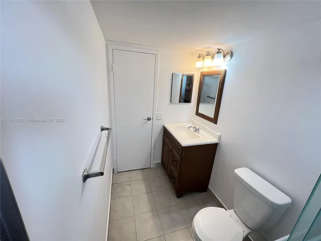 8380 Sands Point Blvd # J208, Tamarac FL 33321