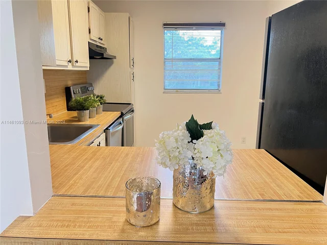 8380 Sands Point Blvd # J208, Tamarac FL 33321