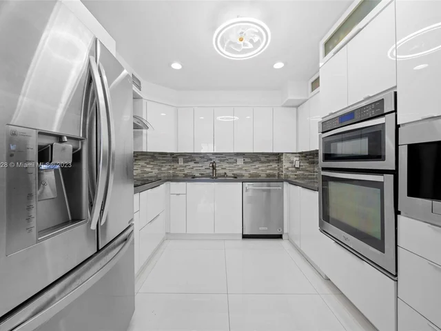 300 Bayview Dr # 616, Sunny Isles Beach FL 33160