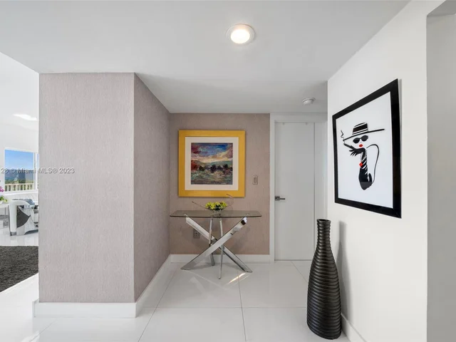 300 Bayview Dr # 616, Sunny Isles Beach FL 33160