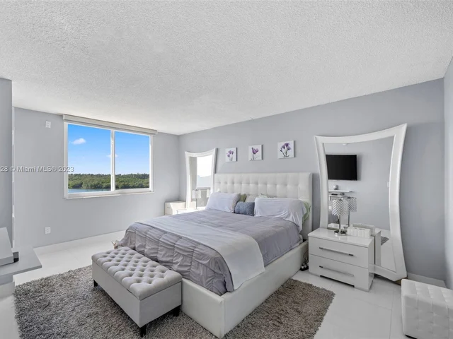 300 Bayview Dr # 616, Sunny Isles Beach FL 33160