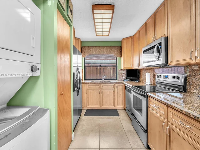 6242 NW 171 STREET # 0, Hialeah FL 33015