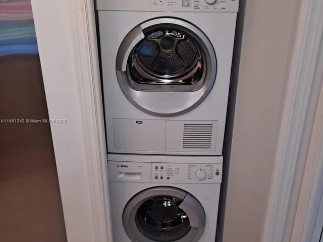 565 Oaks Ln # 206, Pompano Beach FL 33069