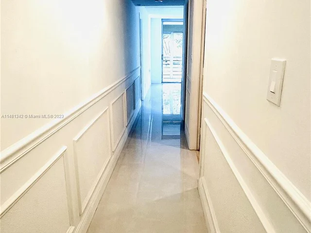 565 Oaks Ln # 206, Pompano Beach FL 33069