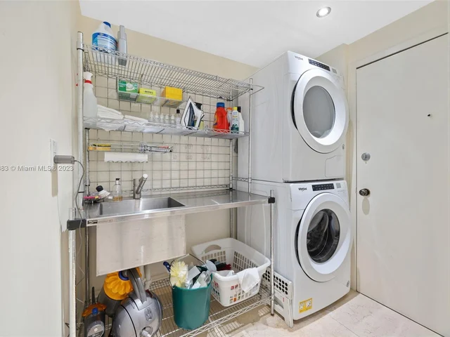 1121 Crandon Blvd # D401, Key Biscayne FL 33149