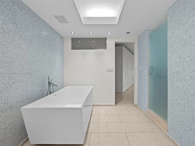 1121 Crandon Blvd # D401, Key Biscayne FL 33149