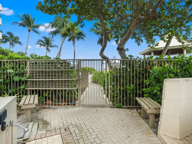 1121 Crandon Blvd # D401, Key Biscayne FL 33149