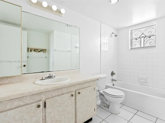 600 NE 2nd St # 415, Dania Beach FL 33004