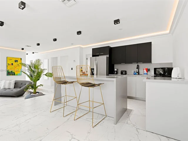 270 NW 50th St, Miami FL 33127