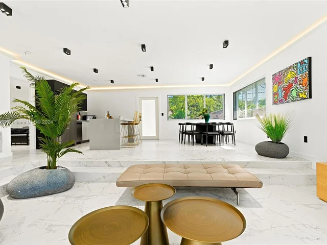 270 NW 50th St, Miami FL 33127