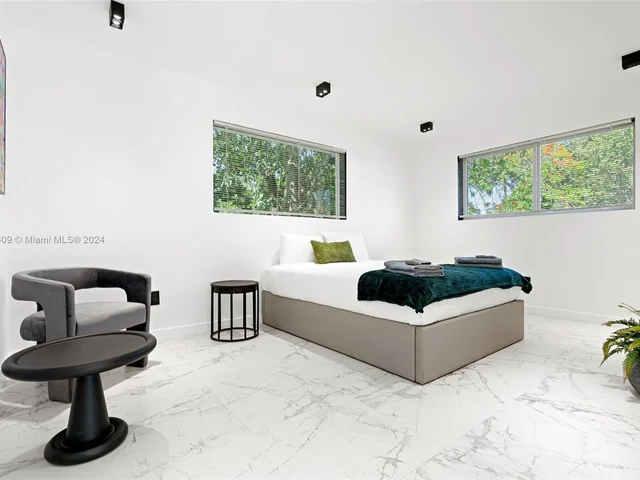 270 NW 50th St, Miami FL 33127