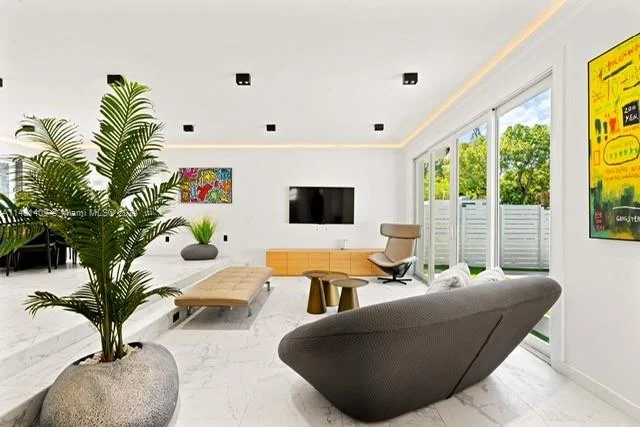 270 NW 50th St, Miami FL 33127