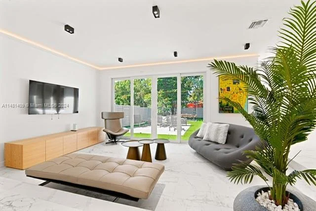 270 NW 50th St, Miami FL 33127