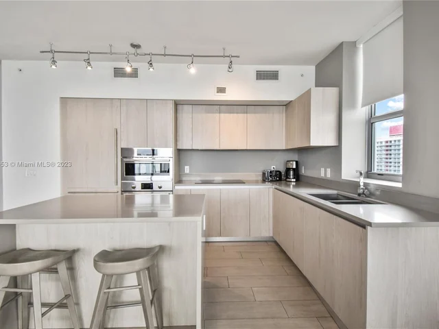 4010 S Ocean Dr # R2402, Hollywood FL 33019