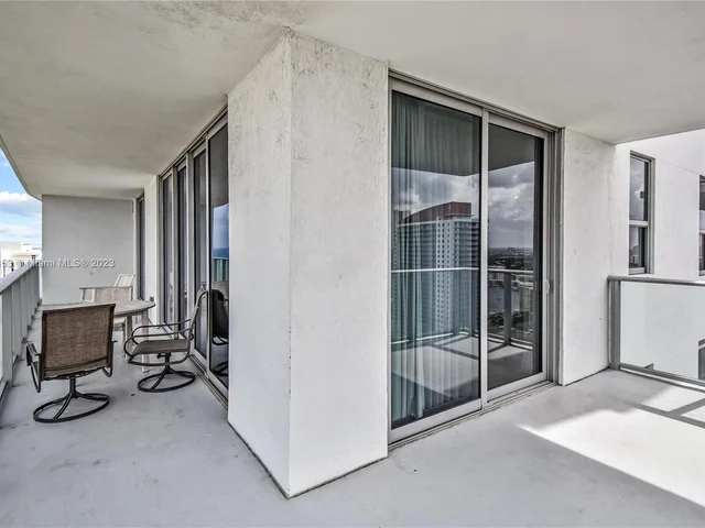 4010 S Ocean Dr # R2402, Hollywood FL 33019