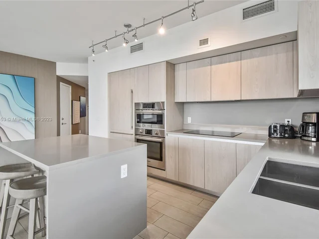 4010 S Ocean Dr # R2402, Hollywood FL 33019