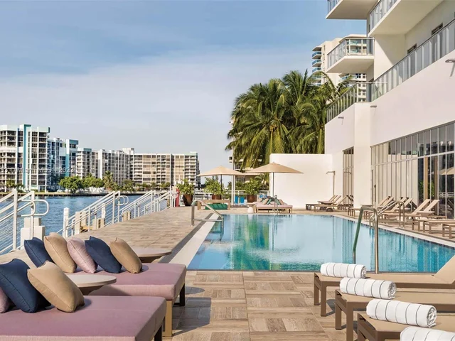 4010 S Ocean Dr # R2402, Hollywood FL 33019