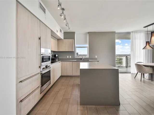 4010 S Ocean Dr # R2402, Hollywood FL 33019