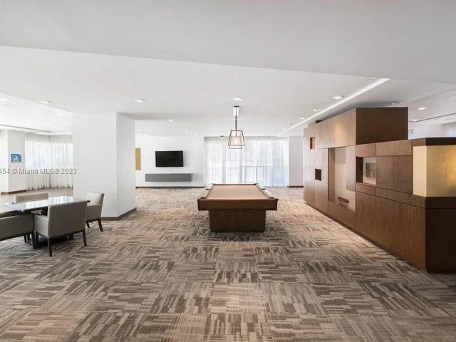 400 Alton Rd # 809, Miami Beach FL 33139