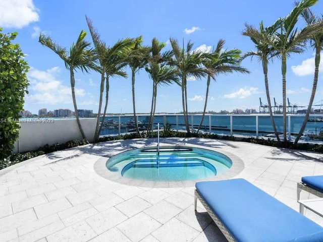 400 Alton Rd # 809, Miami Beach FL 33139