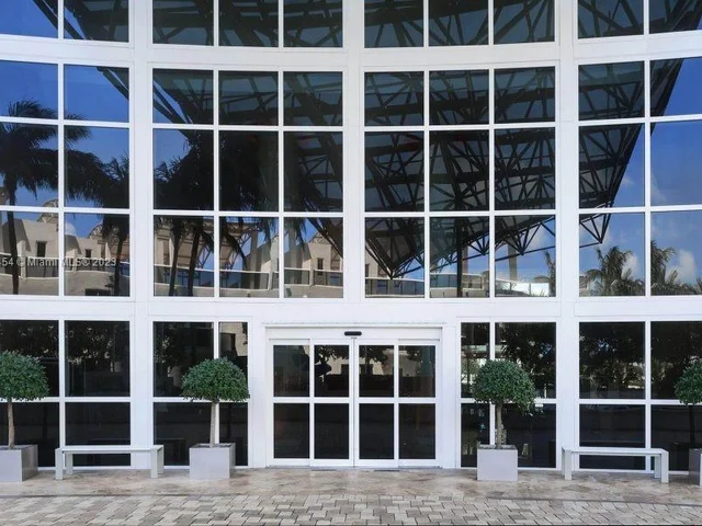 400 Alton Rd # 809, Miami Beach FL 33139