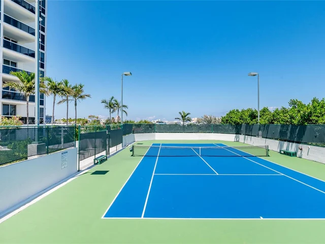 400 Alton Rd # 809, Miami Beach FL 33139