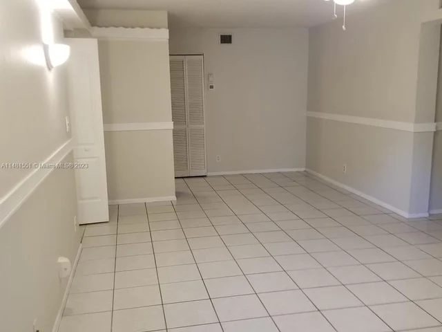 512 Gardens Dr # 104, Pompano Beach FL 33069