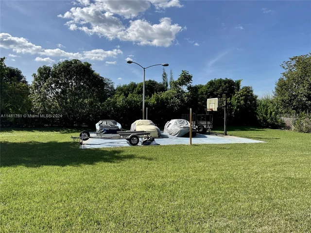 2253 SW 132nd Way, Davie FL 33325