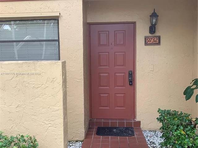 9732 NW 15th St # 306, Pembroke Pines FL 33024