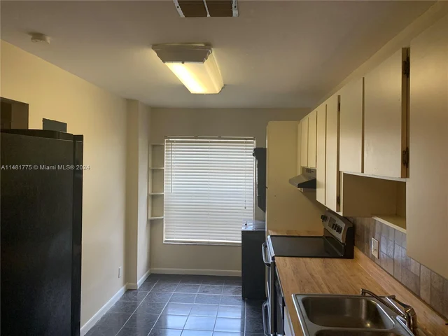 9732 NW 15th St # 306, Pembroke Pines FL 33024