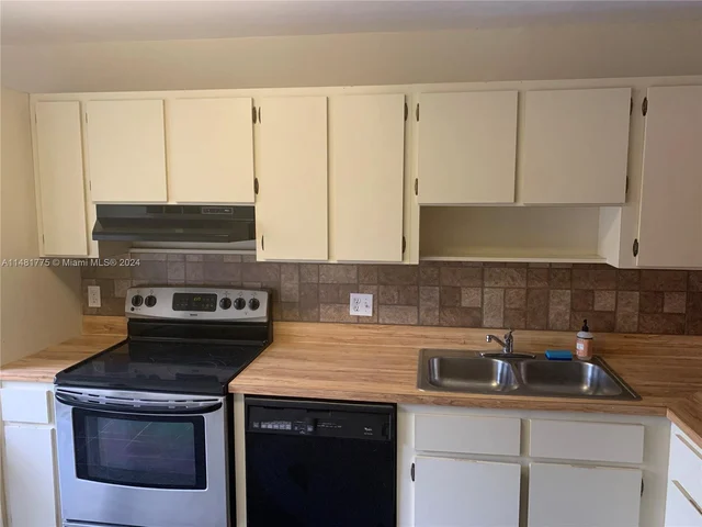 9732 NW 15th St # 306, Pembroke Pines FL 33024